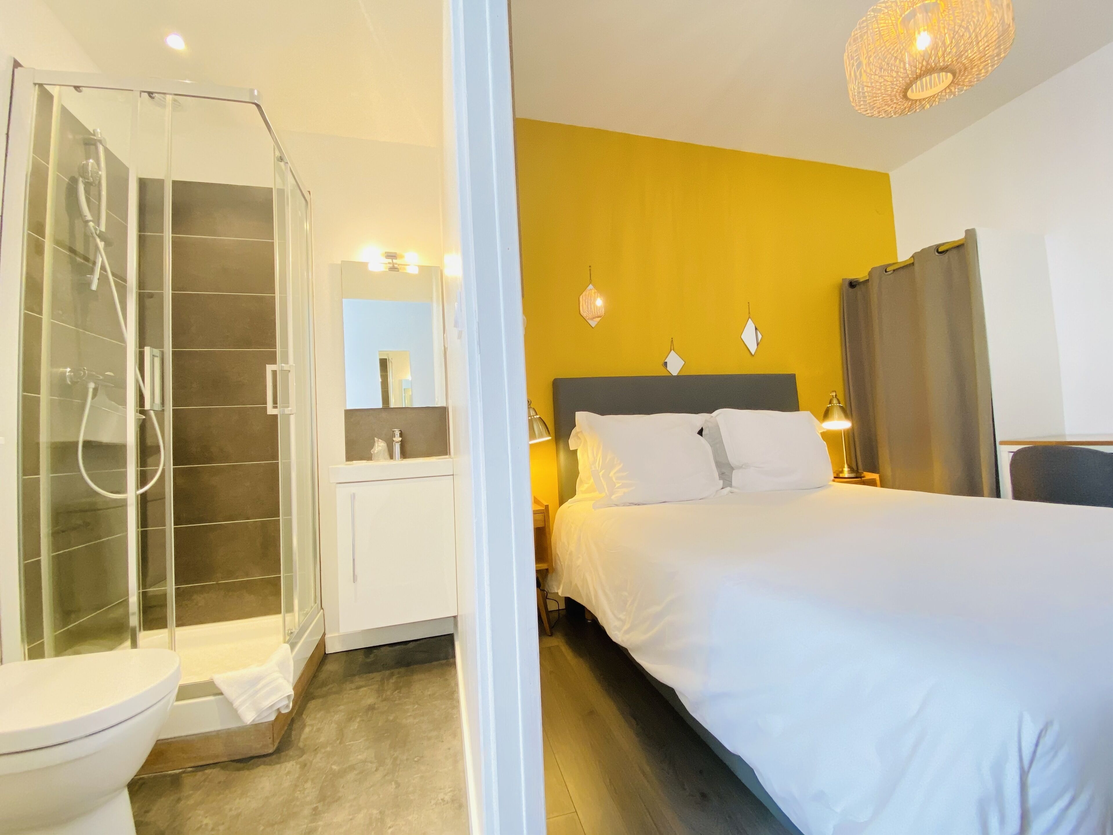 standard single room | bathroom | free toiletries, hair dryer, towels