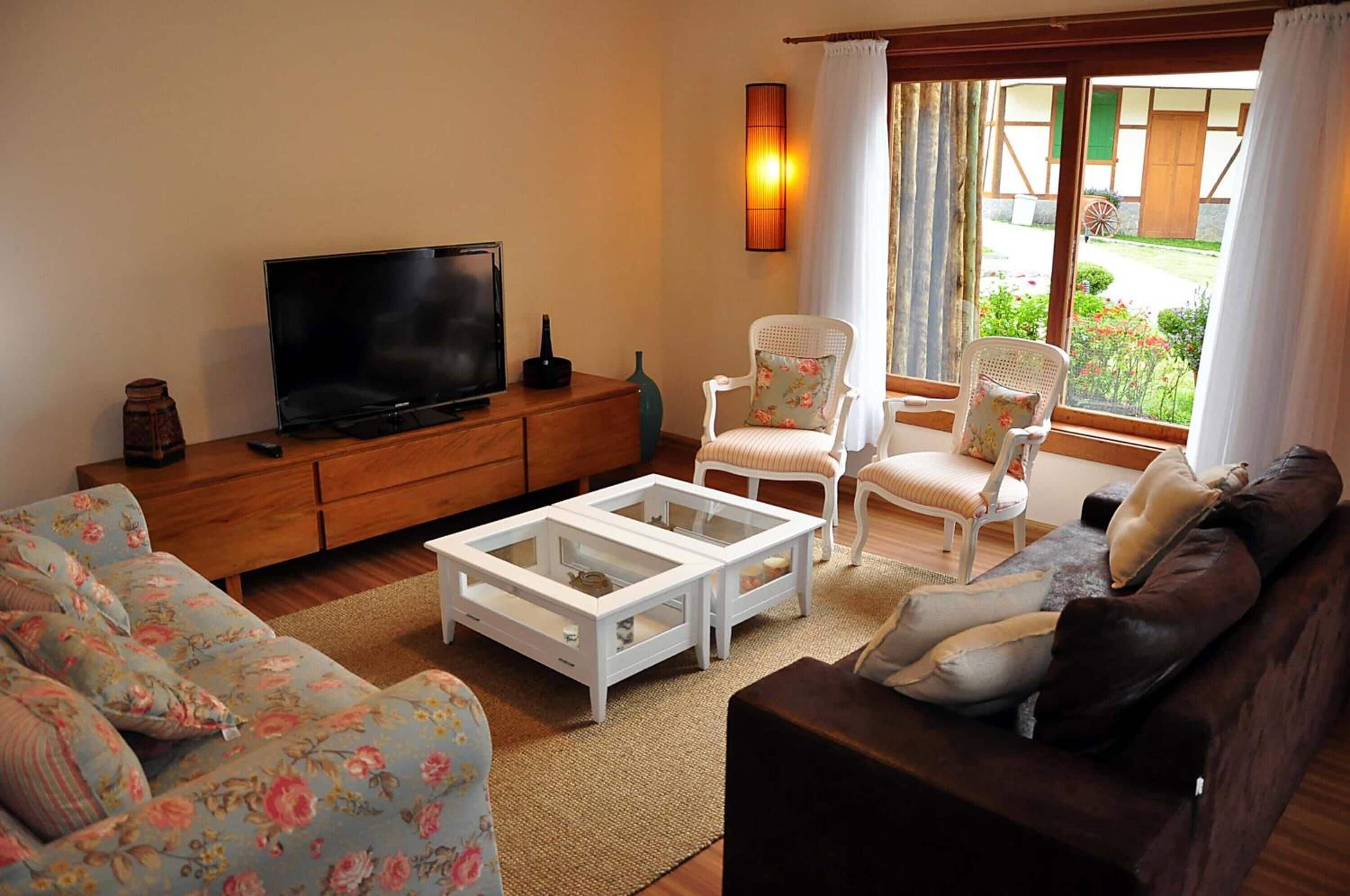 32-inch LCD TV with cable channels, TV