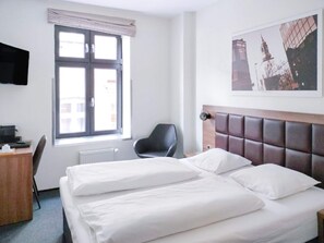 Standard Double Room | Desk, blackout curtains, soundproofing, iron/ironing board