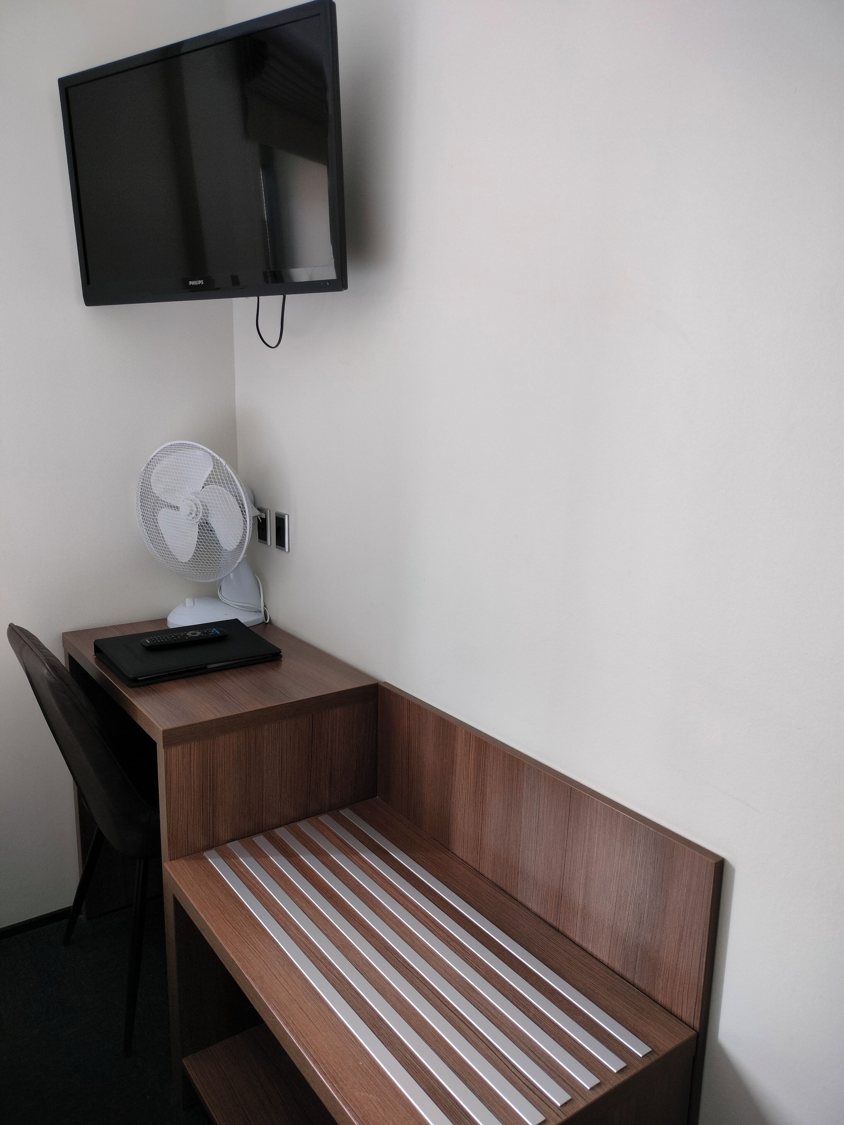 single room | living area | flat-screen tv