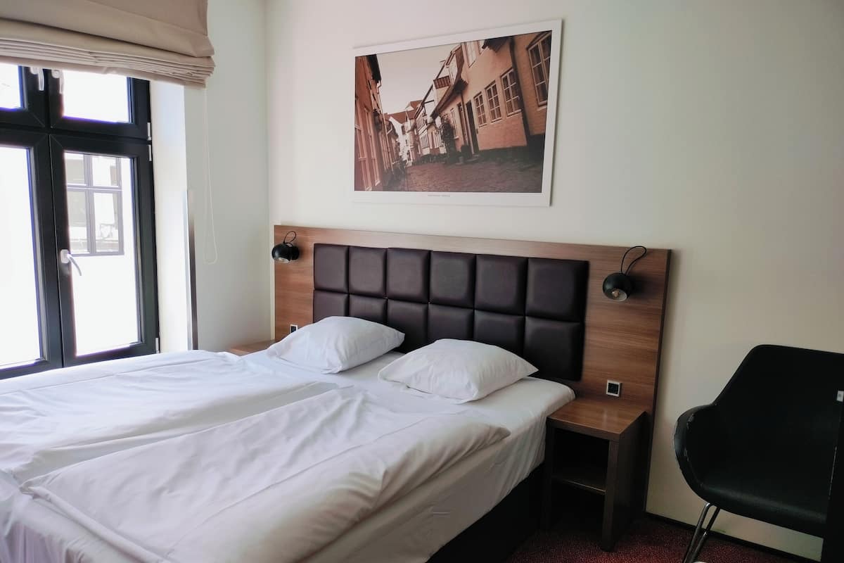 Premium Room, 1 Double Bed | Desk, blackout drapes, soundproofing, iron/ironing board