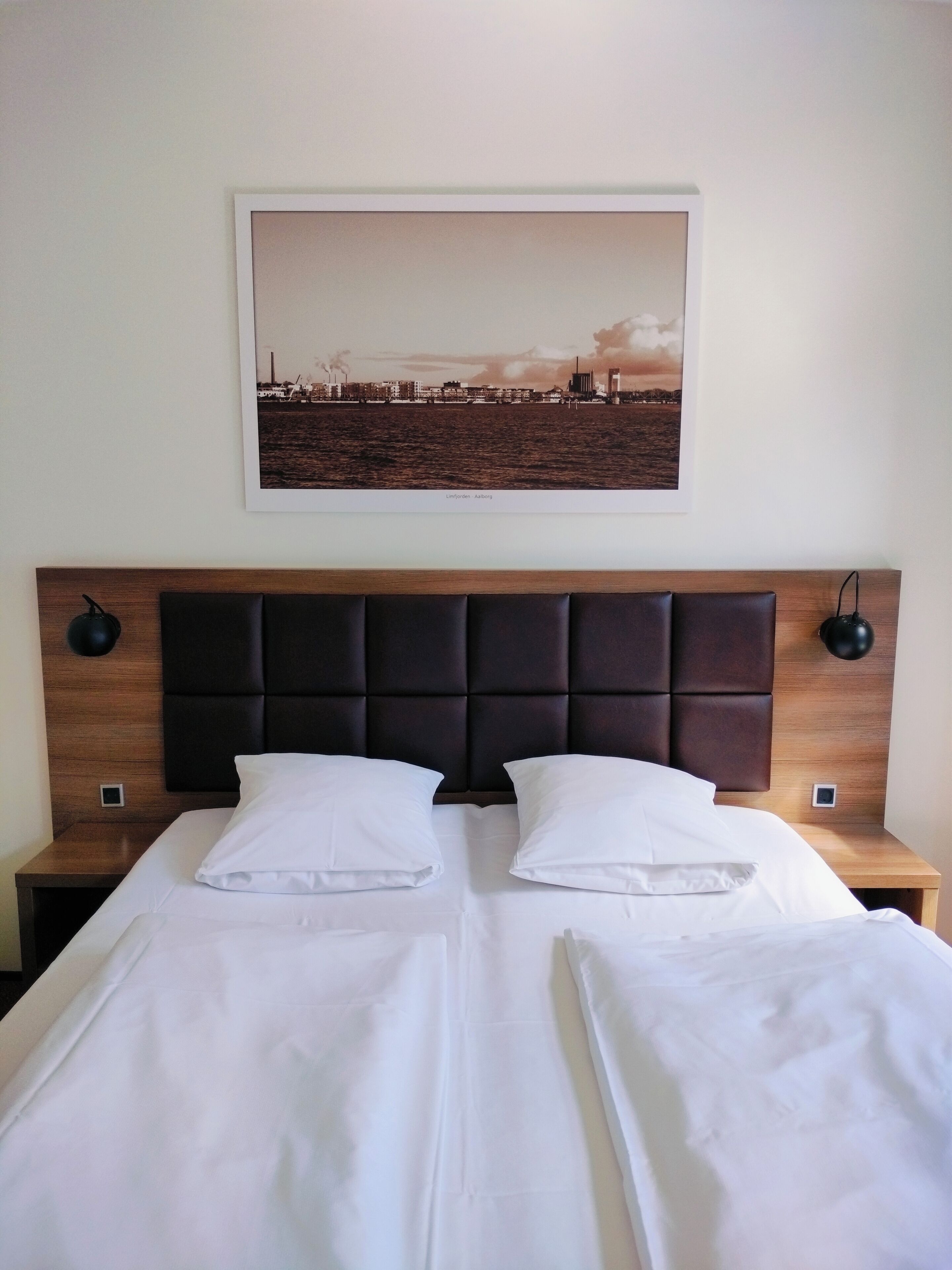 premium room, 1 double bed | desk, blackout curtains, soundproofing, iron/ironing board