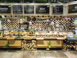 2 restauranter, lunsj og middag serveres, internasjonale retter