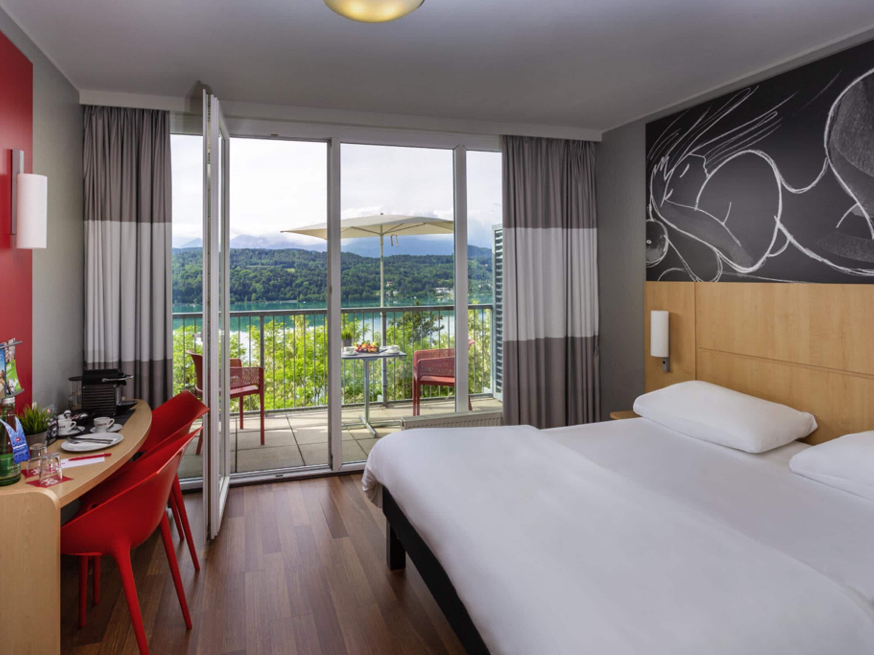Habitación superior, 1 cama Queen size, vista al lago | Escritorio, insonorización, cunas gratuitas y wifi gratis 