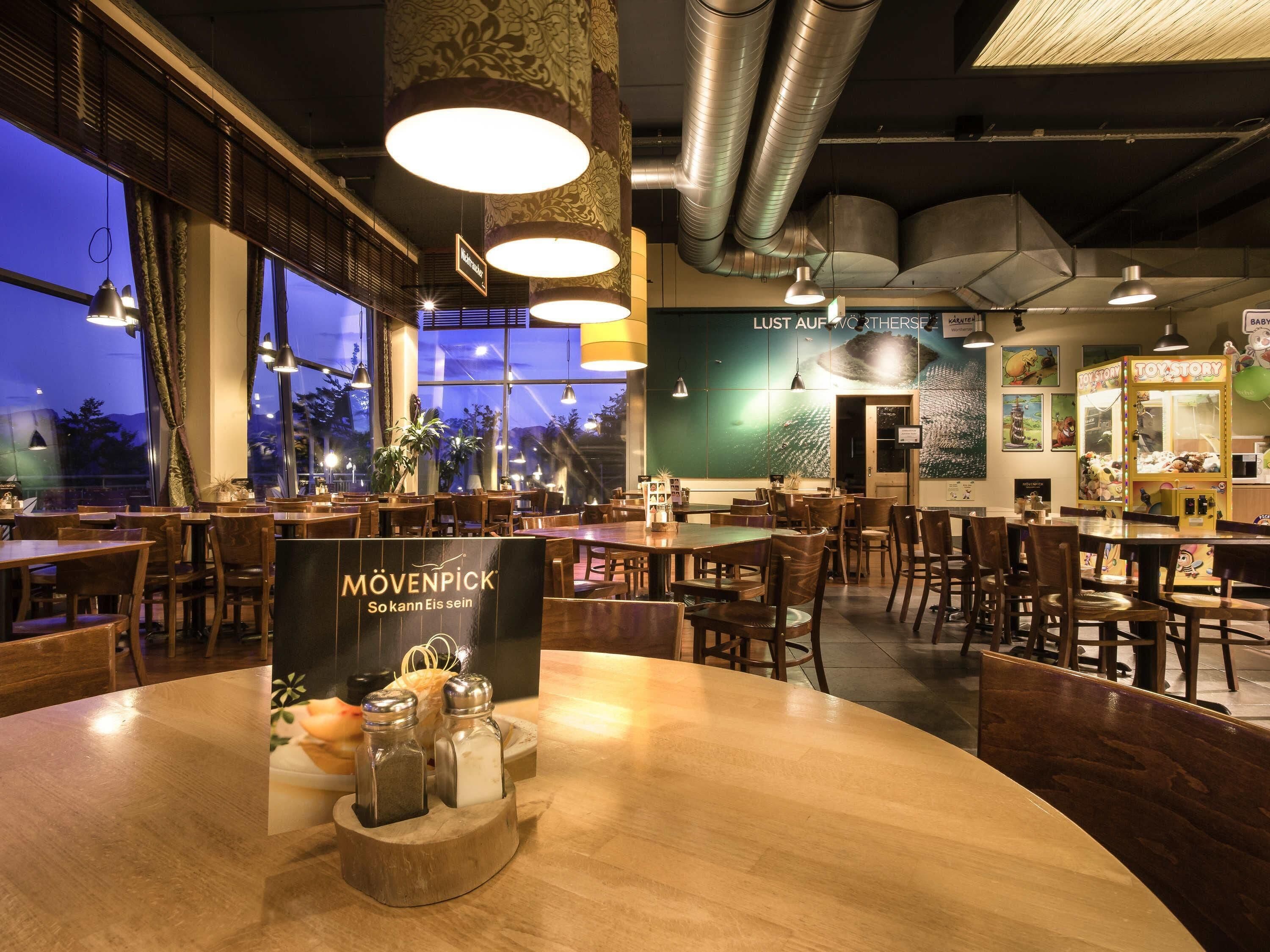 2 restaurants, lunch, dinner served; international cuisine