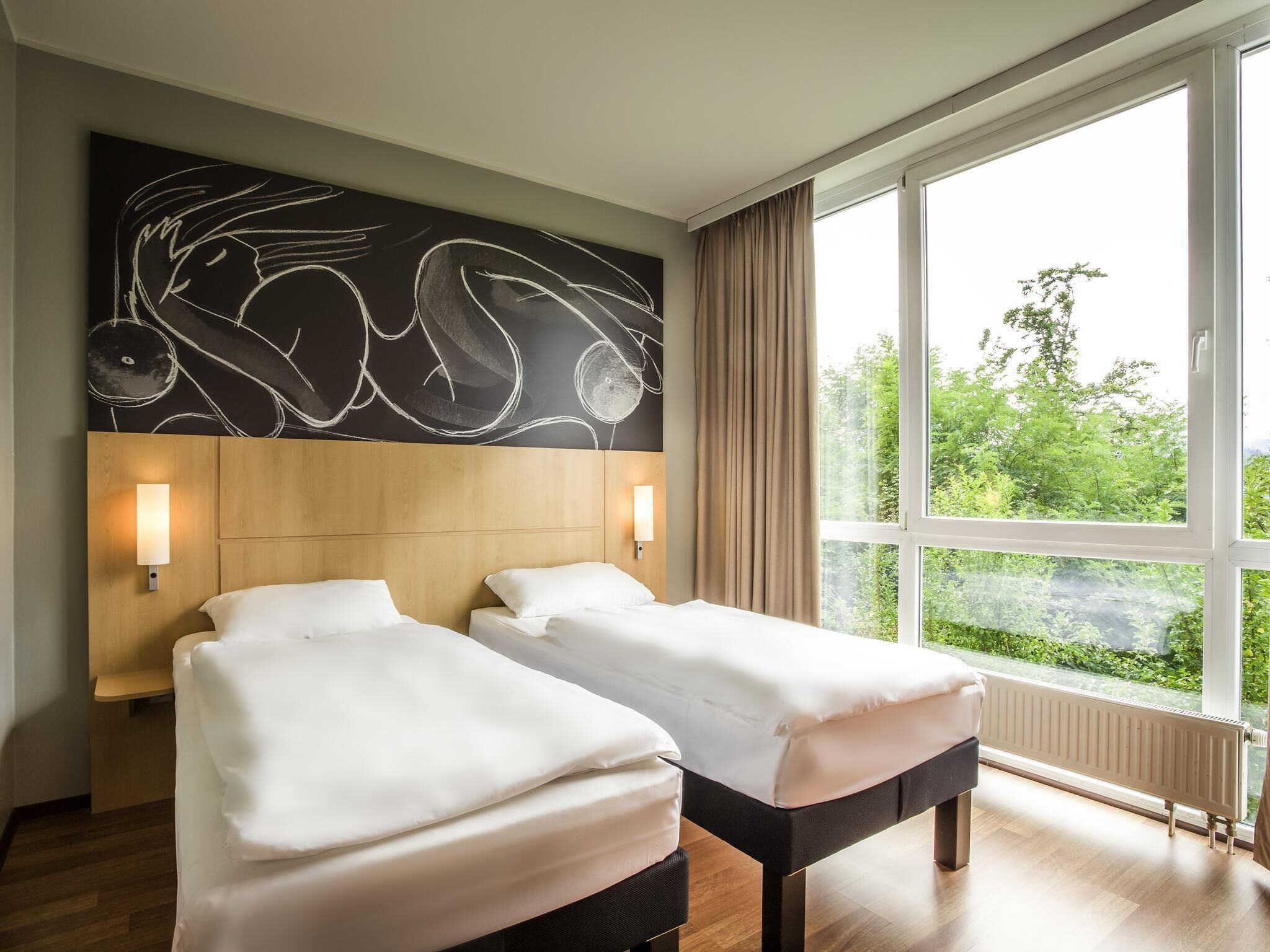 Standard Room, 2 Single Beds | Desk, soundproofing, free cots/infant beds, free WiFi