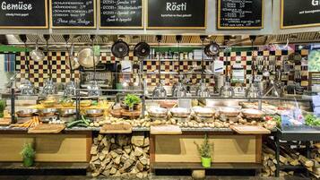 2 Restaurants, Mittagessen, Abendessen, internationale Küche