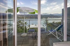Superior Room, 1 Queen Bed, Lake View | Terrace/patio