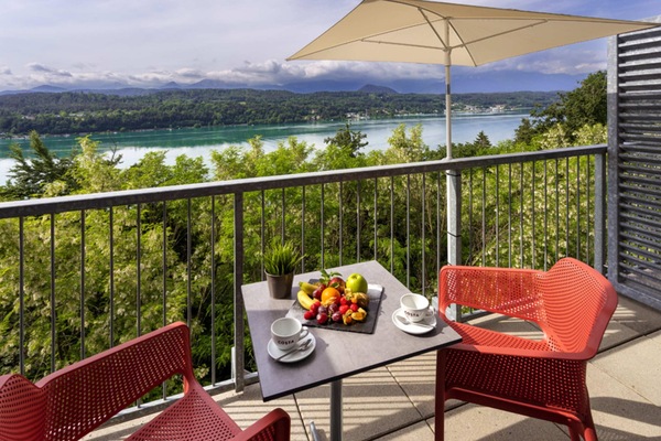 Superior Room, 1 Queen Bed, Lake View | Desk, soundproofing, free cribs/infant beds, free WiFi