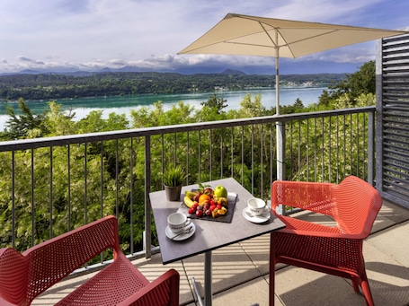 Superior Room, 1 Queen Bed, Lake View. Hotel ibis Woerthersee