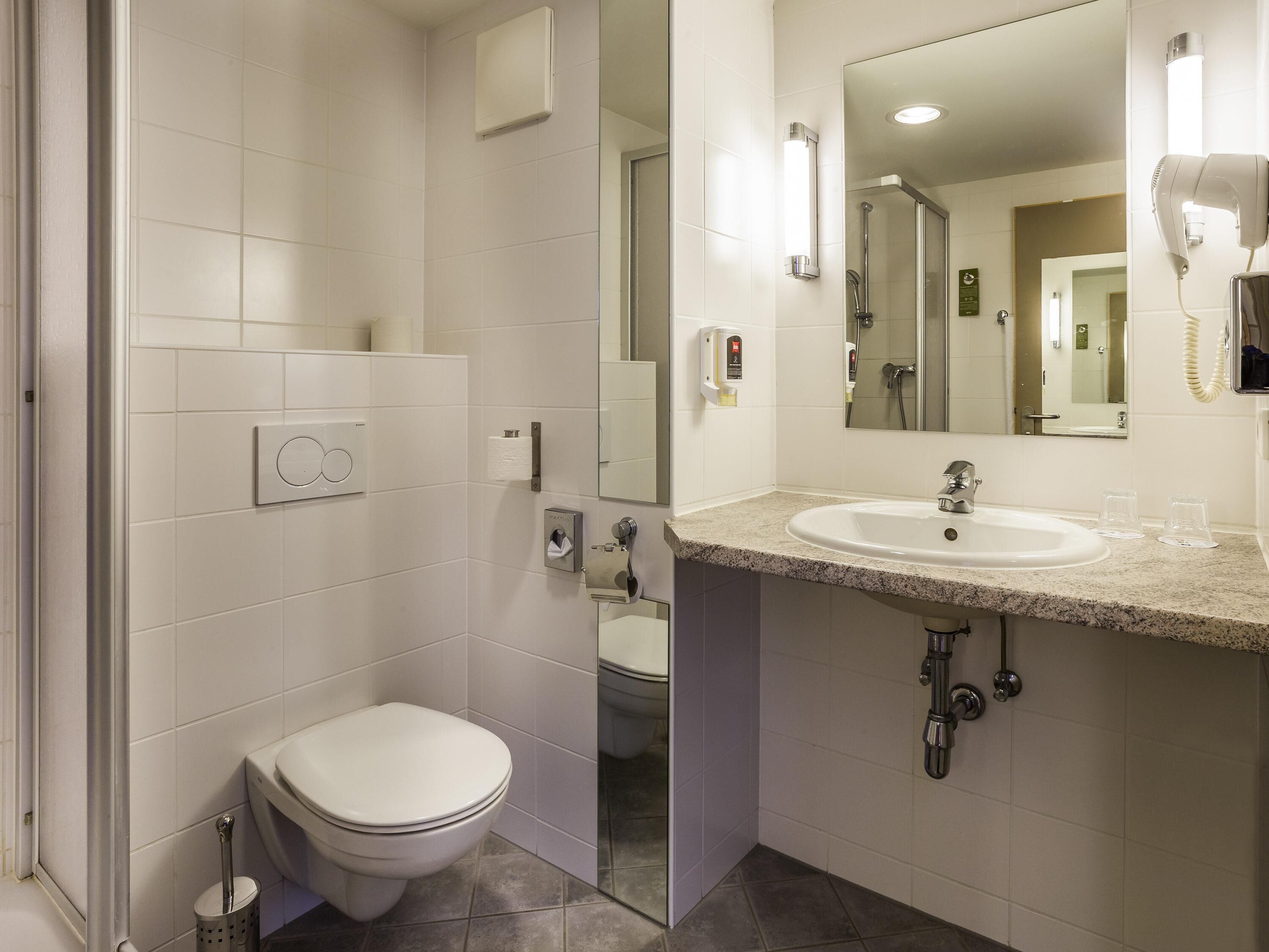 desk, soundproofing, free cots/infant beds, free wifi