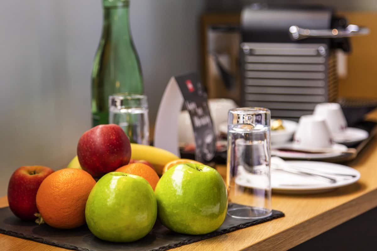Superior-værelse - 1 queensize-seng - søudsigt | Skrivebord, lydisolering, gratis baby-/barnesenge, gratis Wi-Fi