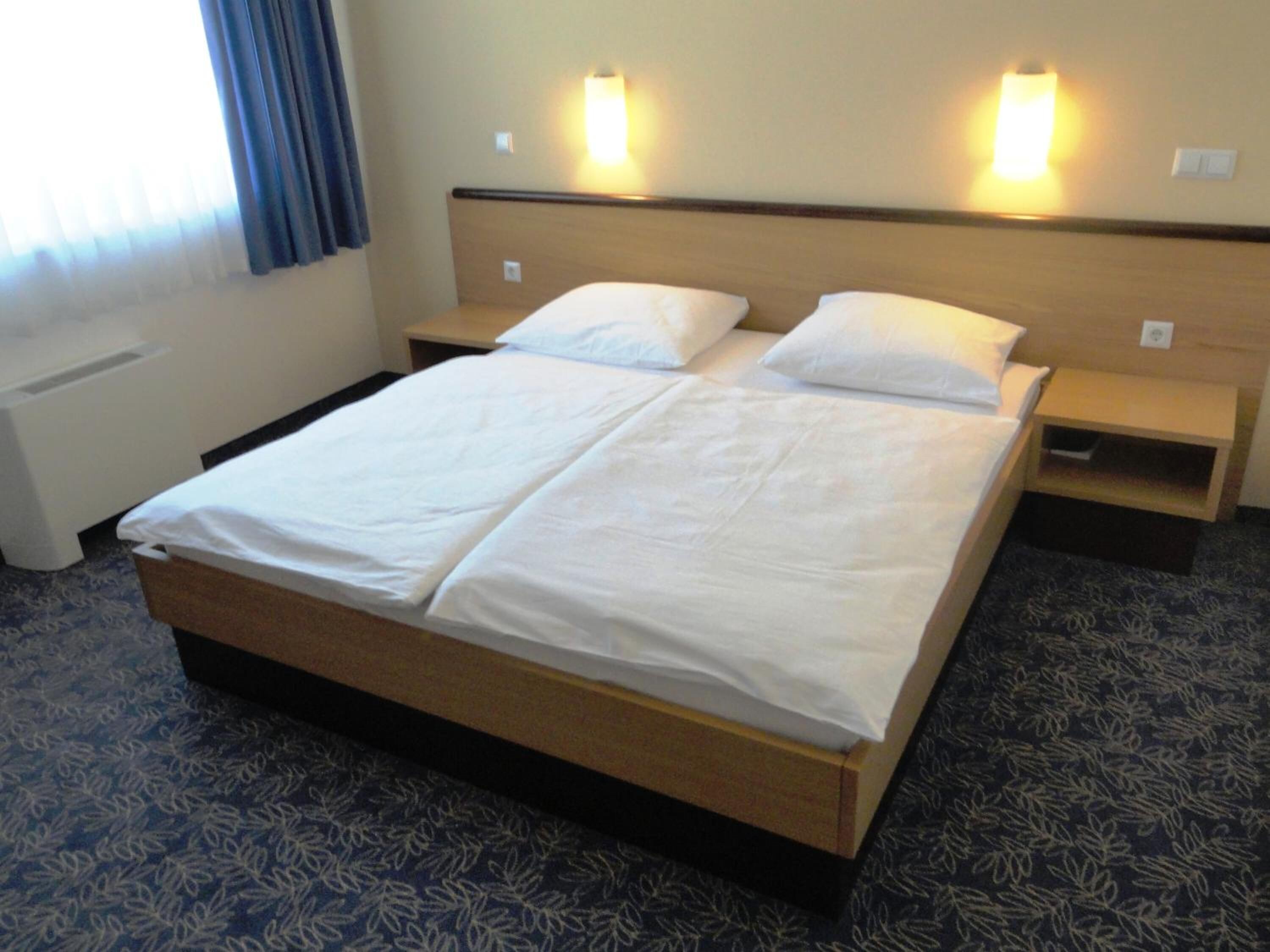 in-room safe, soundproofing, free wifi, bed sheets