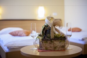 In-room safe, soundproofing, free WiFi, bed sheets - Hotel Bela Krajina (Metlika)