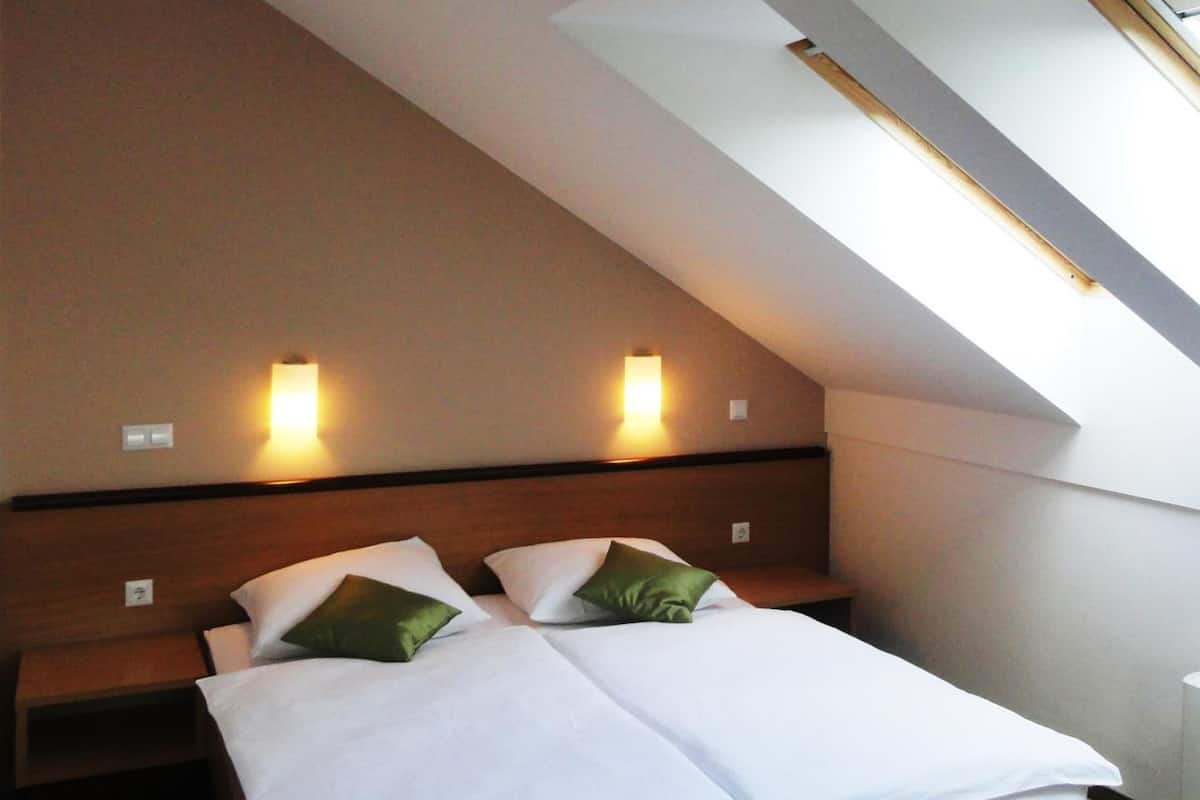 in-room safe, soundproofing, free wifi, bed sheets