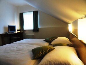 In-room safe, soundproofing, free WiFi, bed sheets - Hotel Bela Krajina (Metlika)