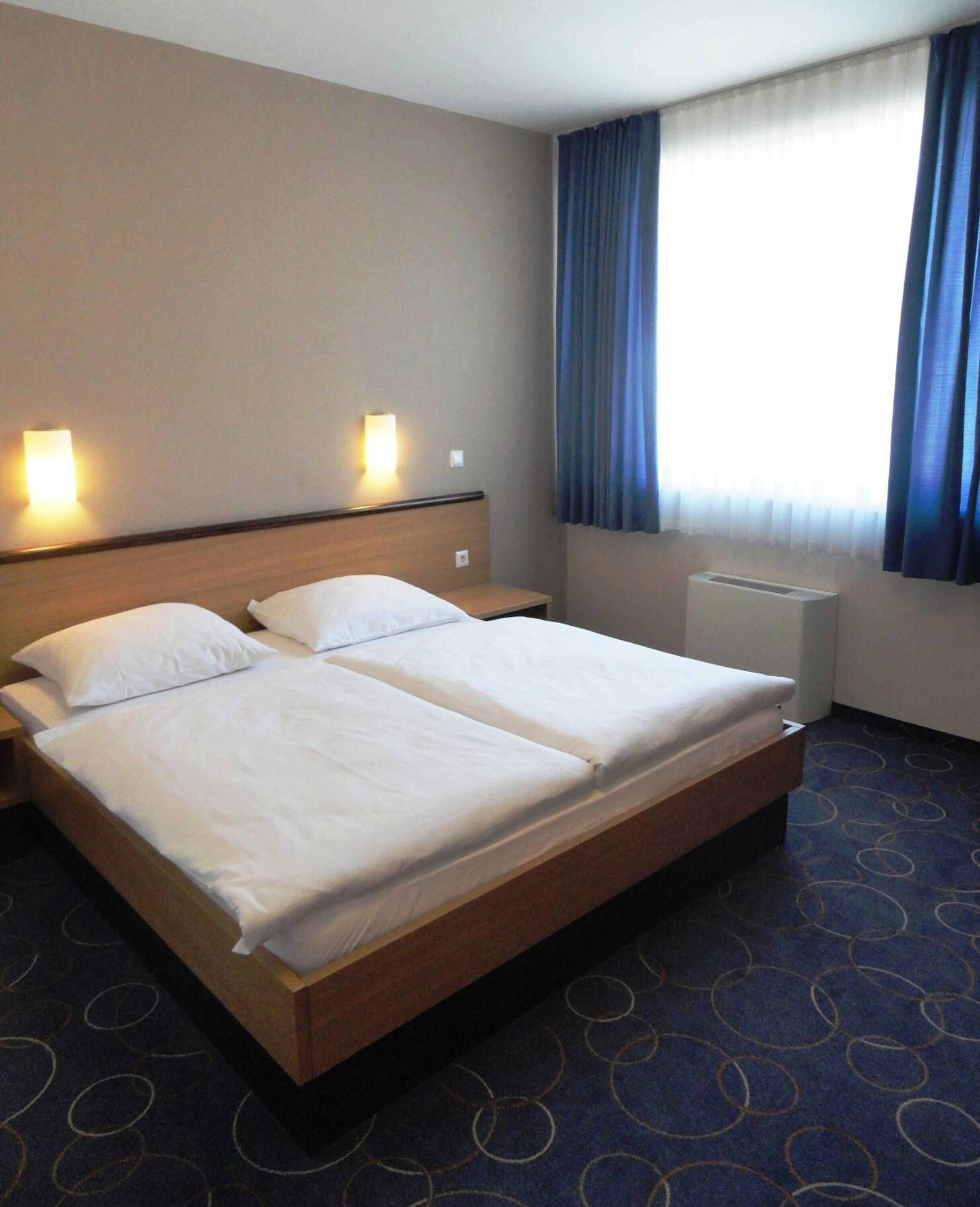 in-room safe, soundproofing, free wifi, bed sheets