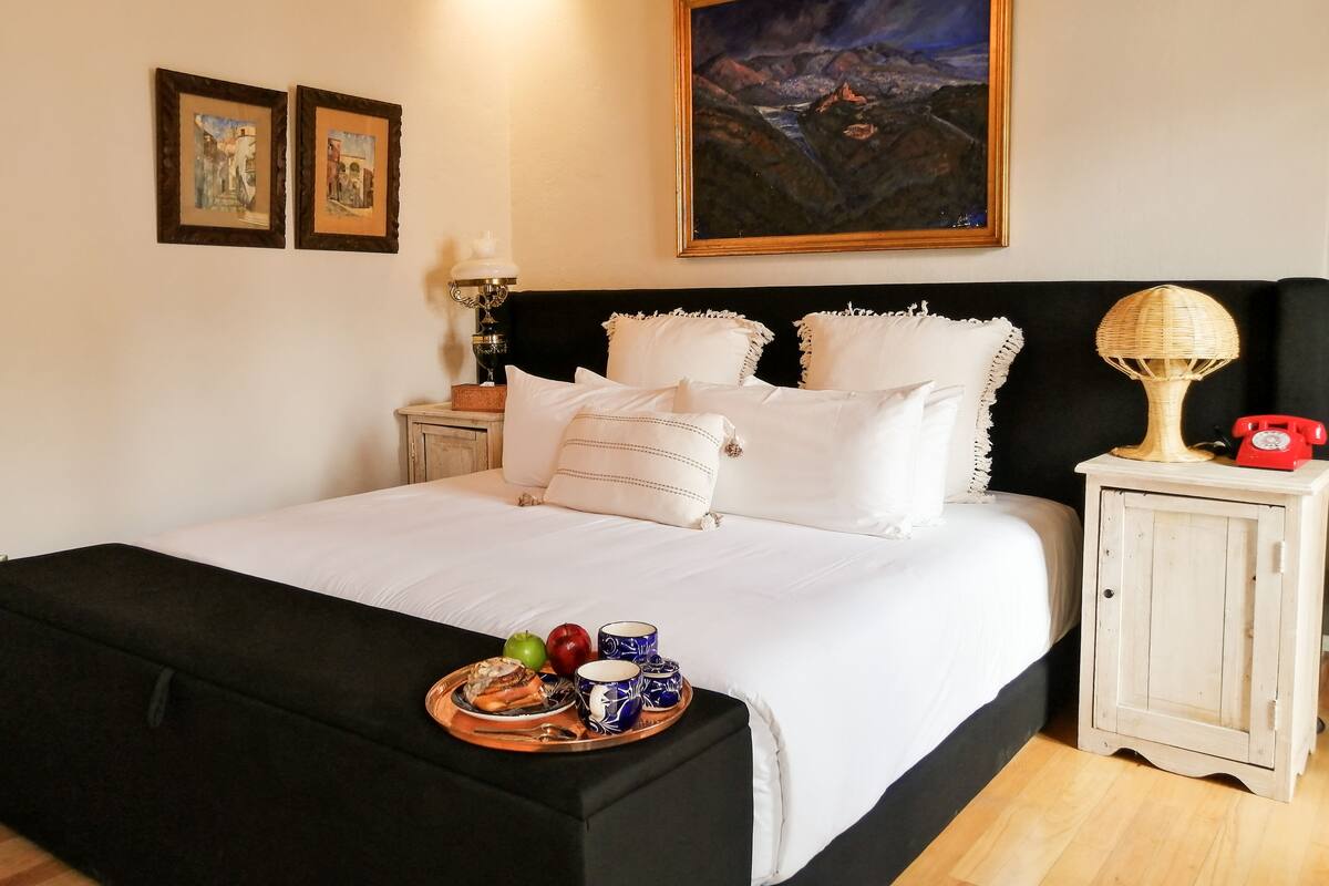 Deluxe Suite | Egyptian cotton sheets, premium bedding, down duvets, free minibar