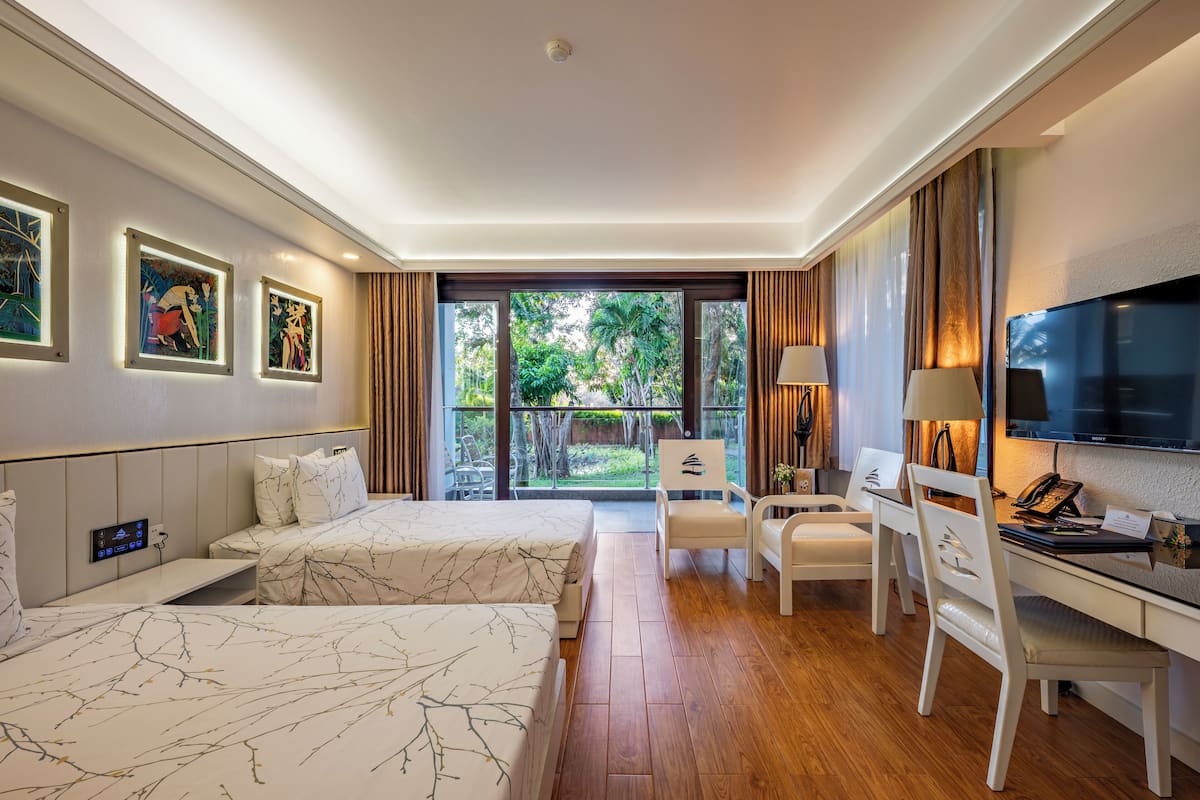 Deluxe Twin Room, Garden View | 1 bedroom, in-room safe, individually decorated, individually furnished