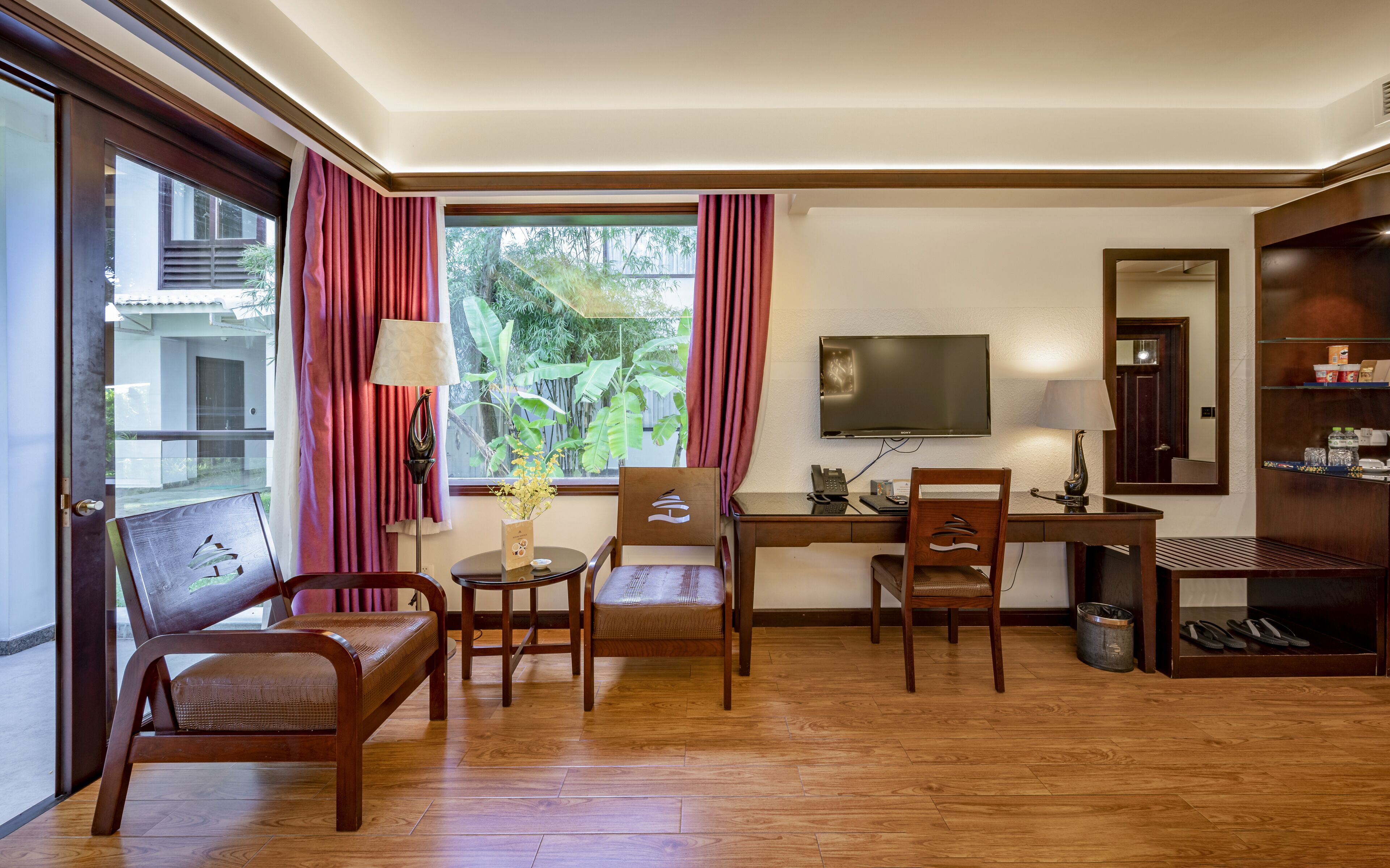 in-room safe, individually decorated, individually furnished, desk