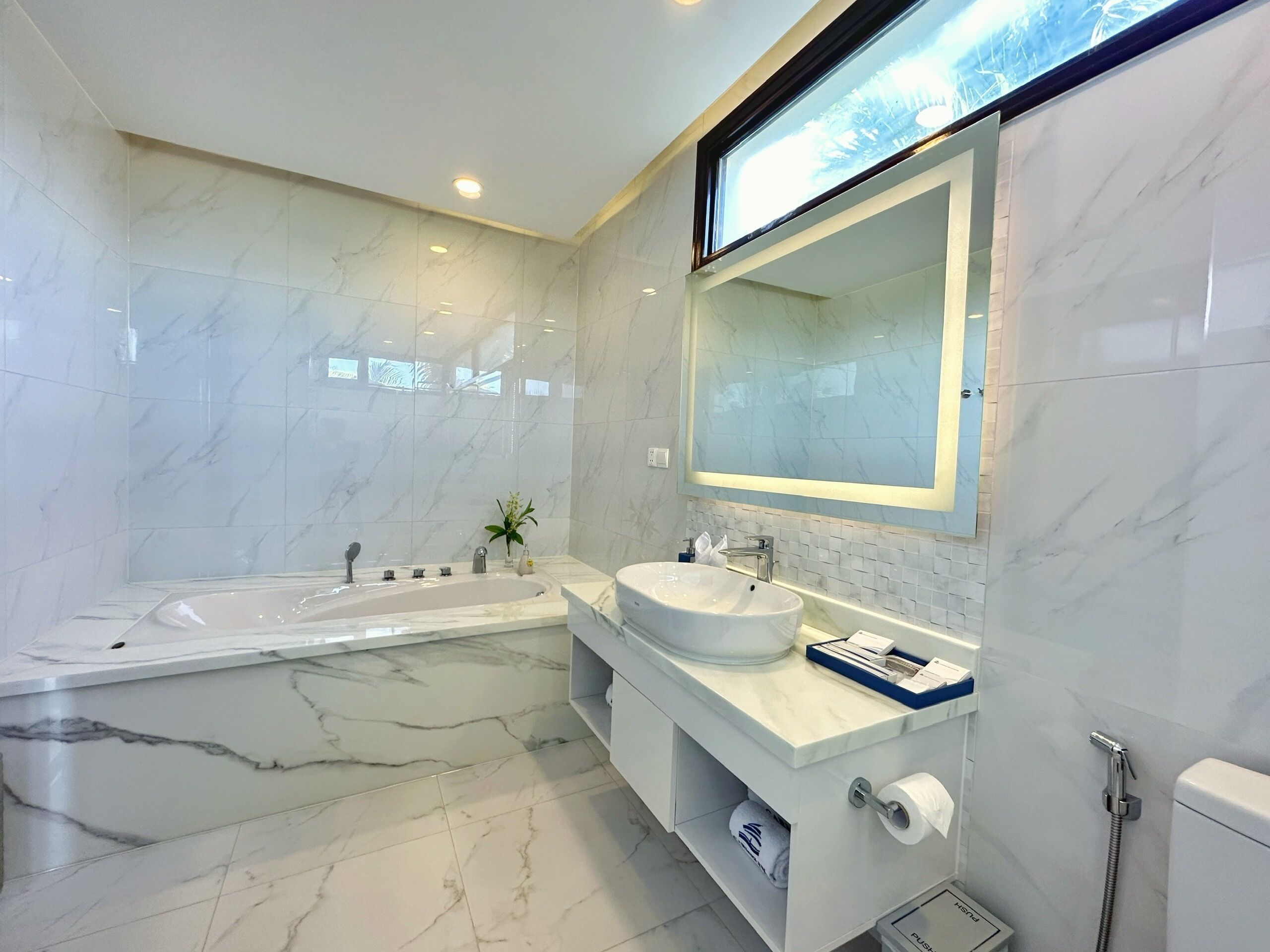 family suite, 2 bedrooms, sea view | bathroom | free toiletries, hair dryer, bathrobes, slippers