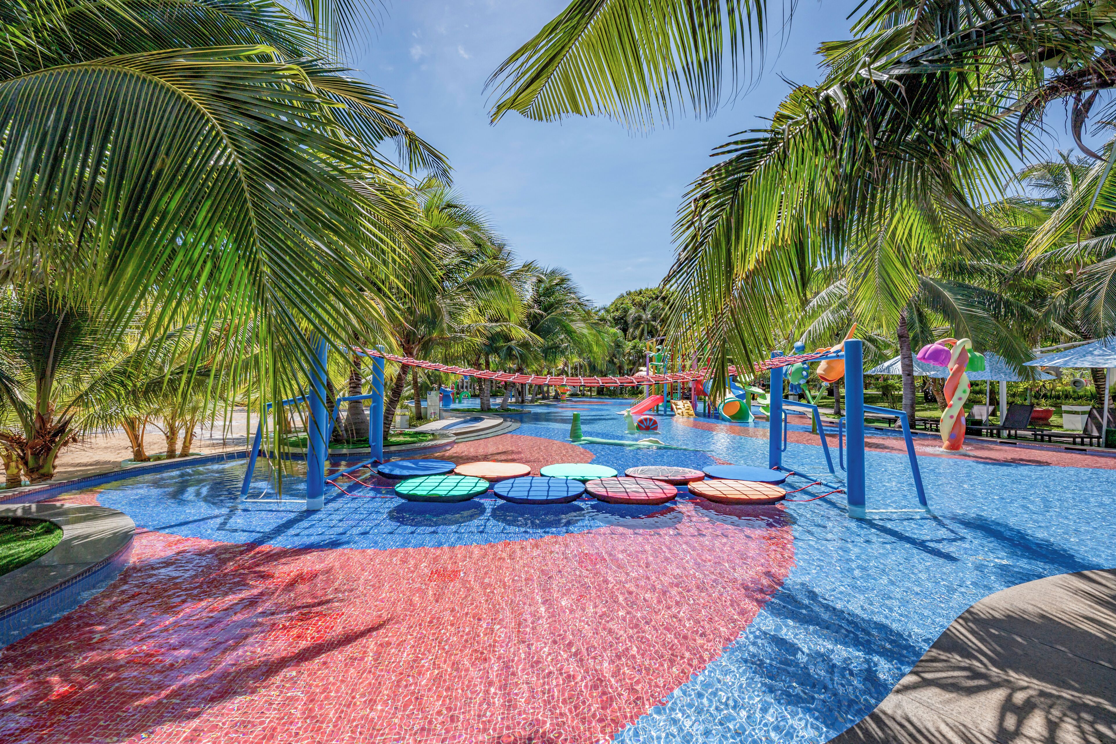 2 piscinas al aire libre, sombrillas, sillones reclinables de piscina