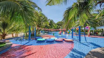 2 piscinas al aire libre, sombrillas, sillones reclinables de piscina