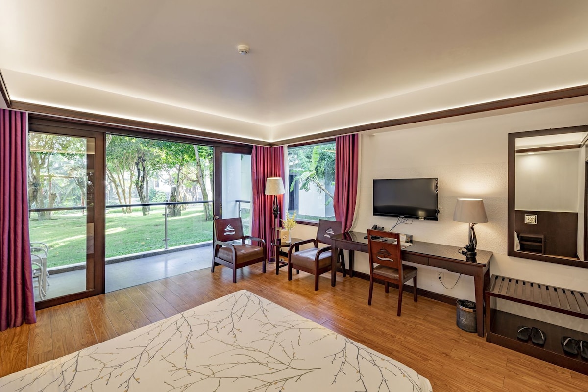 1 bedroom, in-room safe, desk, blackout drapes