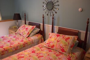 Twin Room | Desk, blackout drapes, iron/ironing board, rollaway beds - Garden South Park Inn (Halifax)