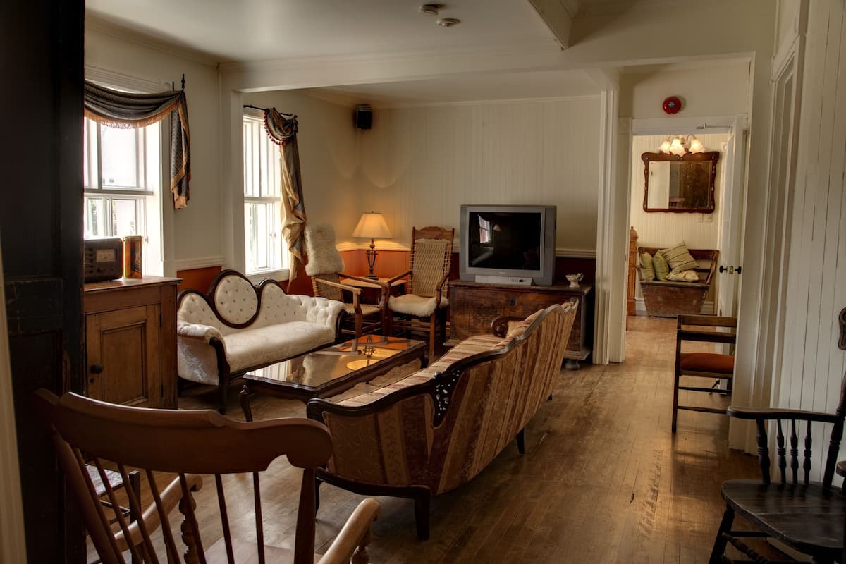 40-inch flat-screen tv with cable channels, tv, fireplace