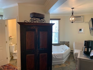 1 habitación, cortinas blackout y sistema de insonorización 