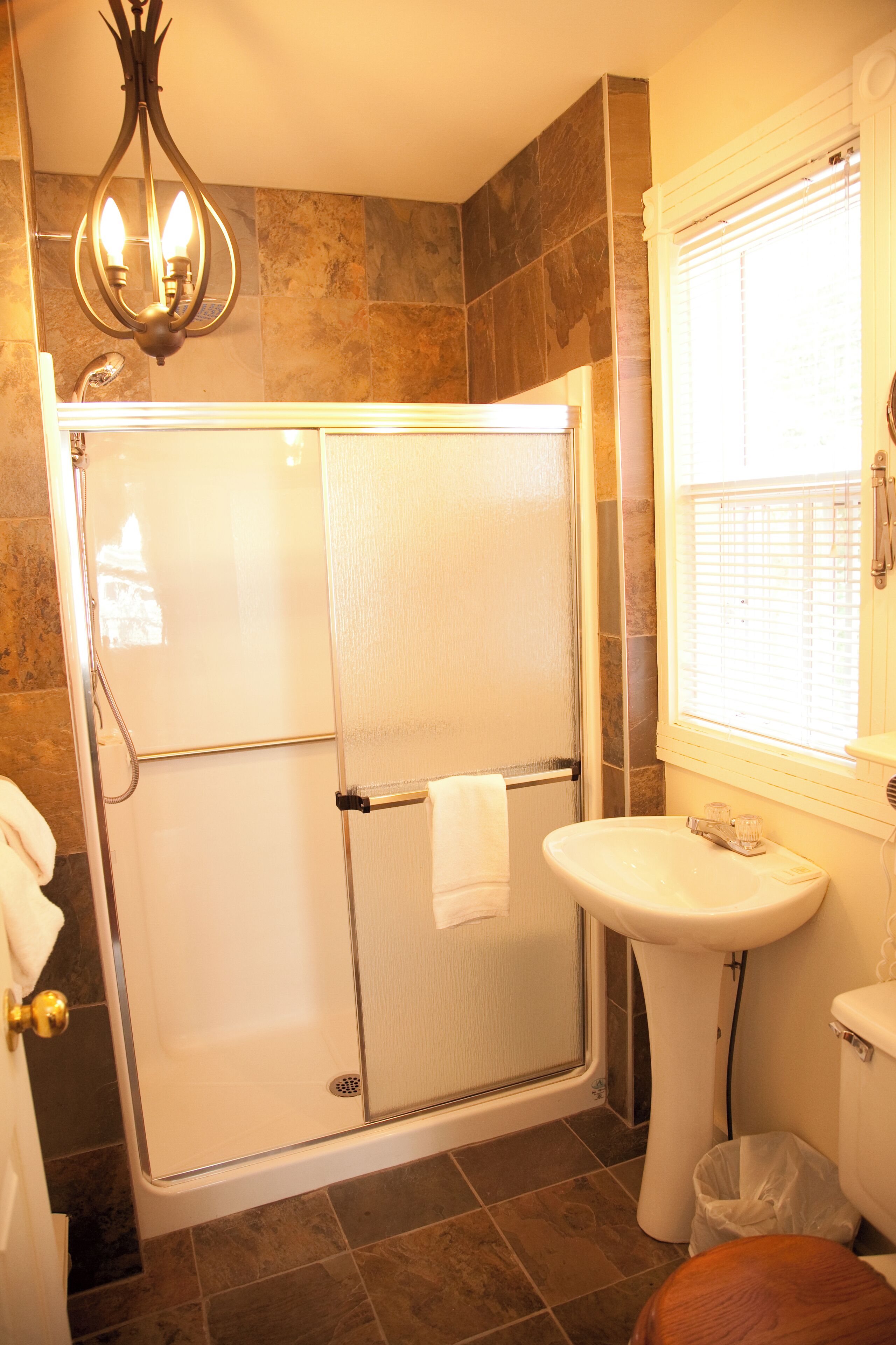 comfort room, 1 queen bed (6-course dinner & hot tub included) | bathroom | separate bathtub and shower, jetted bath, rainfall showerhead