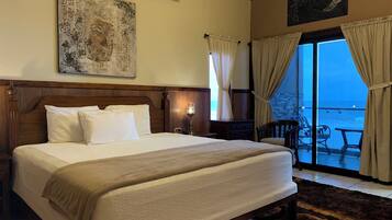 Minibar, in-room safe, soundproofing, bed sheets