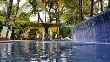 4 outdoor pools, open 8:00 AM to 10:00 PM, pool umbrellas, pool loungers
