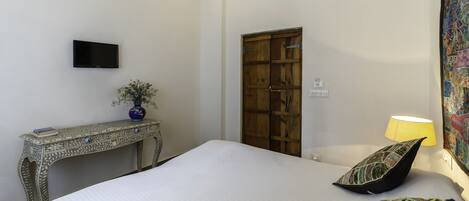 Decoración personalizada, muebles diferentes y wifi gratis