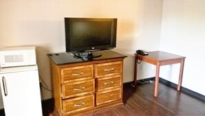 Standard Room | Mini-refrigerator - Portland Value Inn & Suites  (Portland)