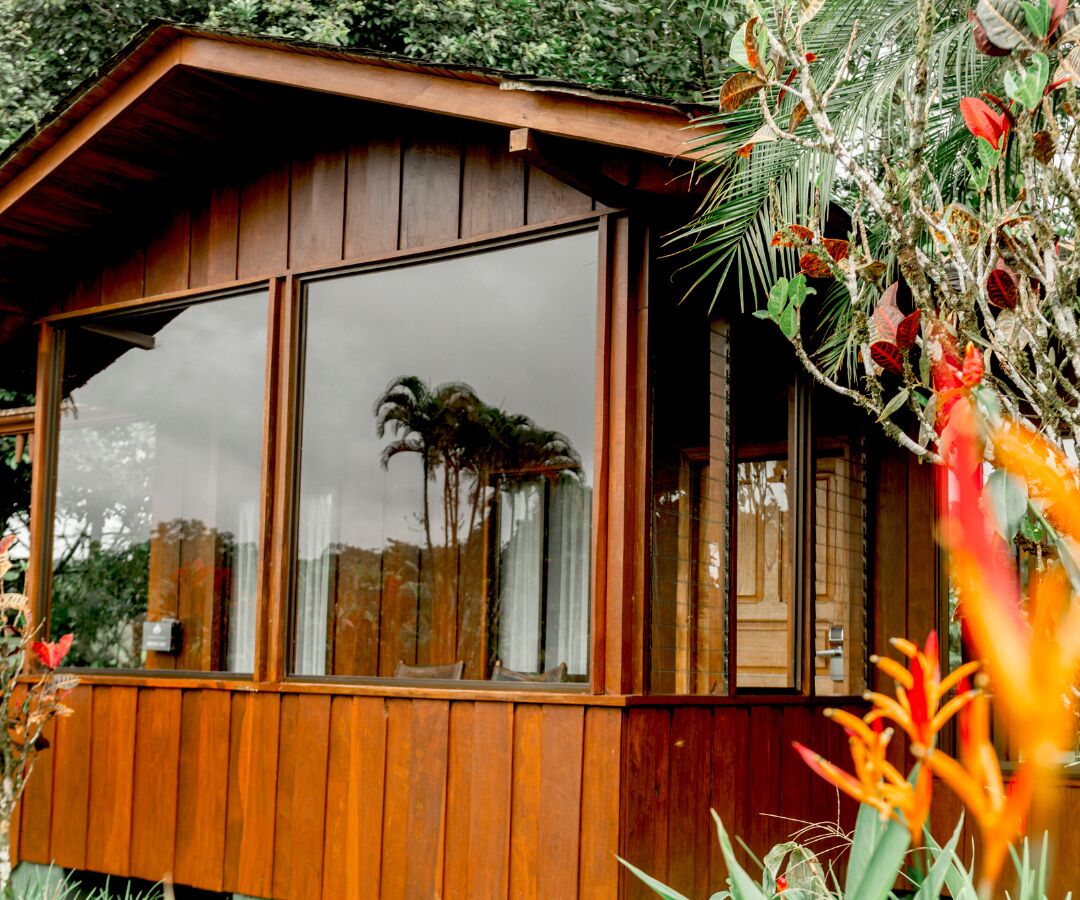 Superior kamer | Een kluis op de kamer, individueel gemeubileerd, een bureau