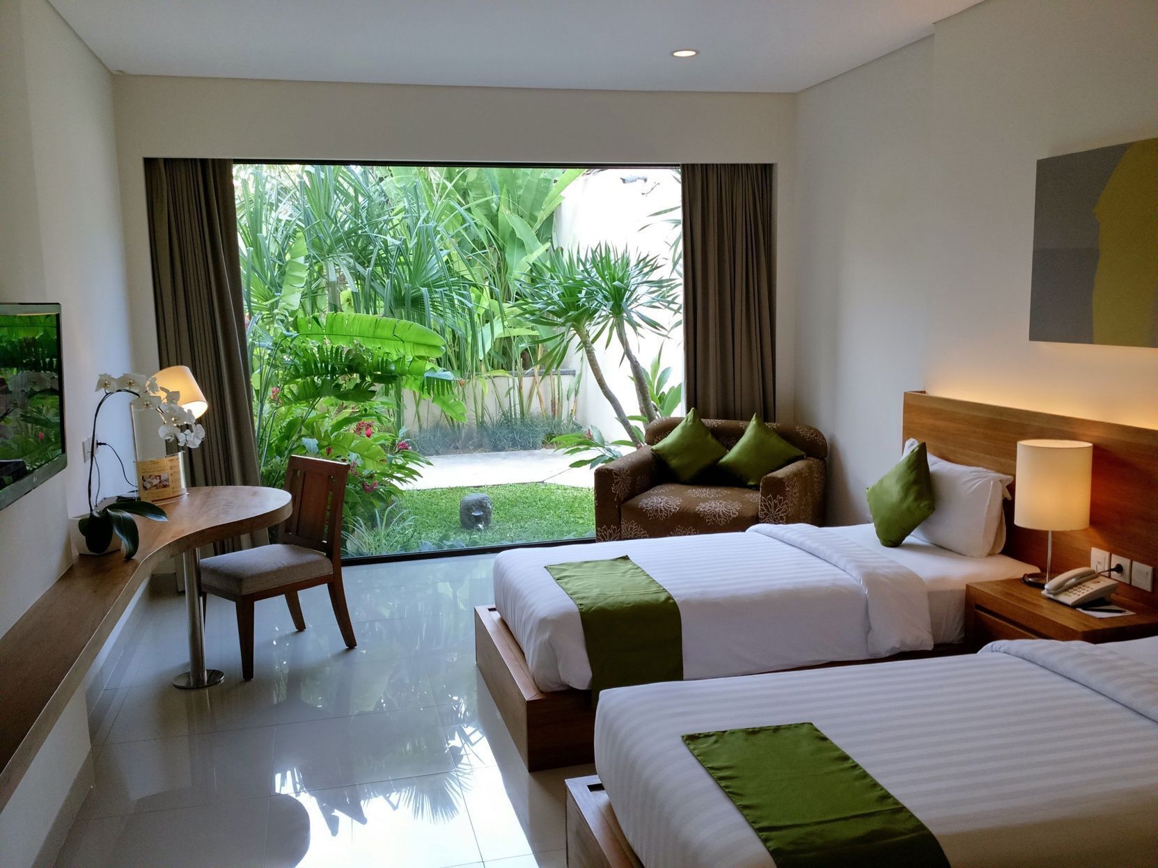Premium bedding, in-room safe, desk, soundproofing