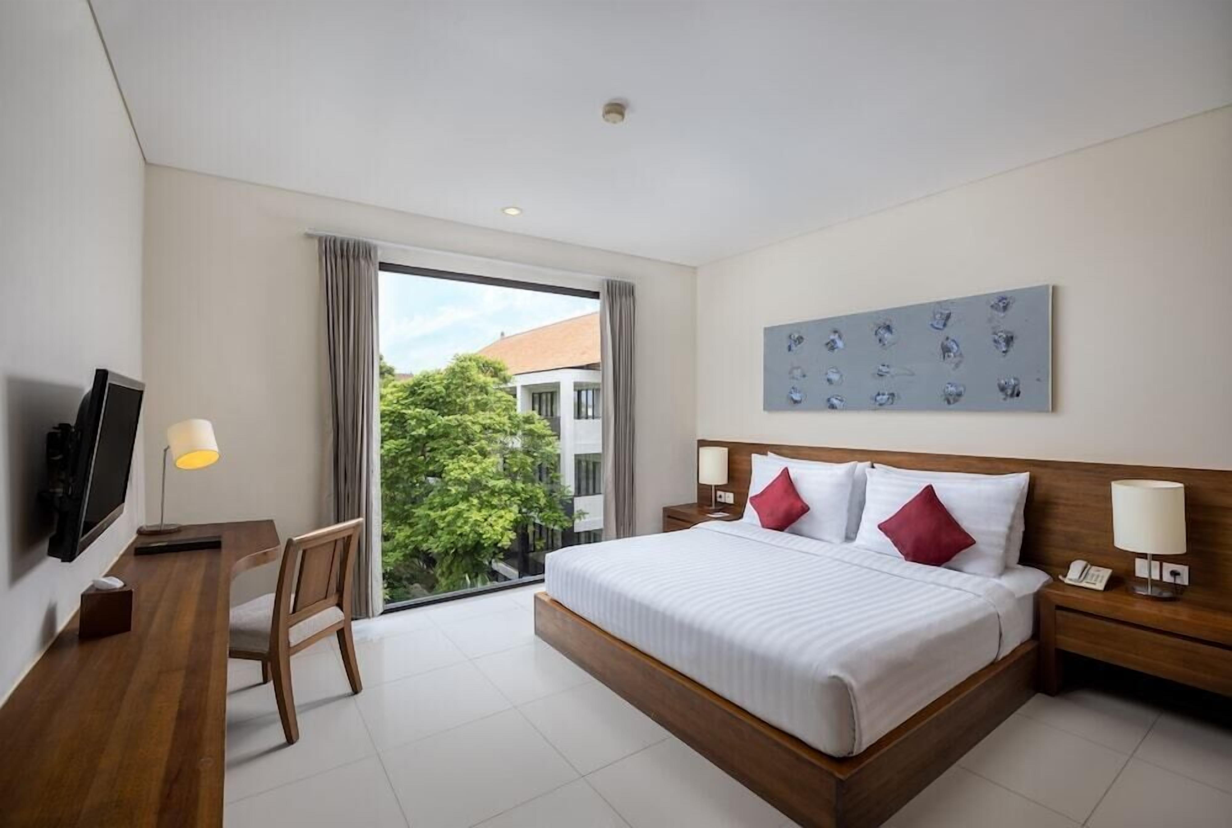 Premium bedding, in-room safe, desk, soundproofing