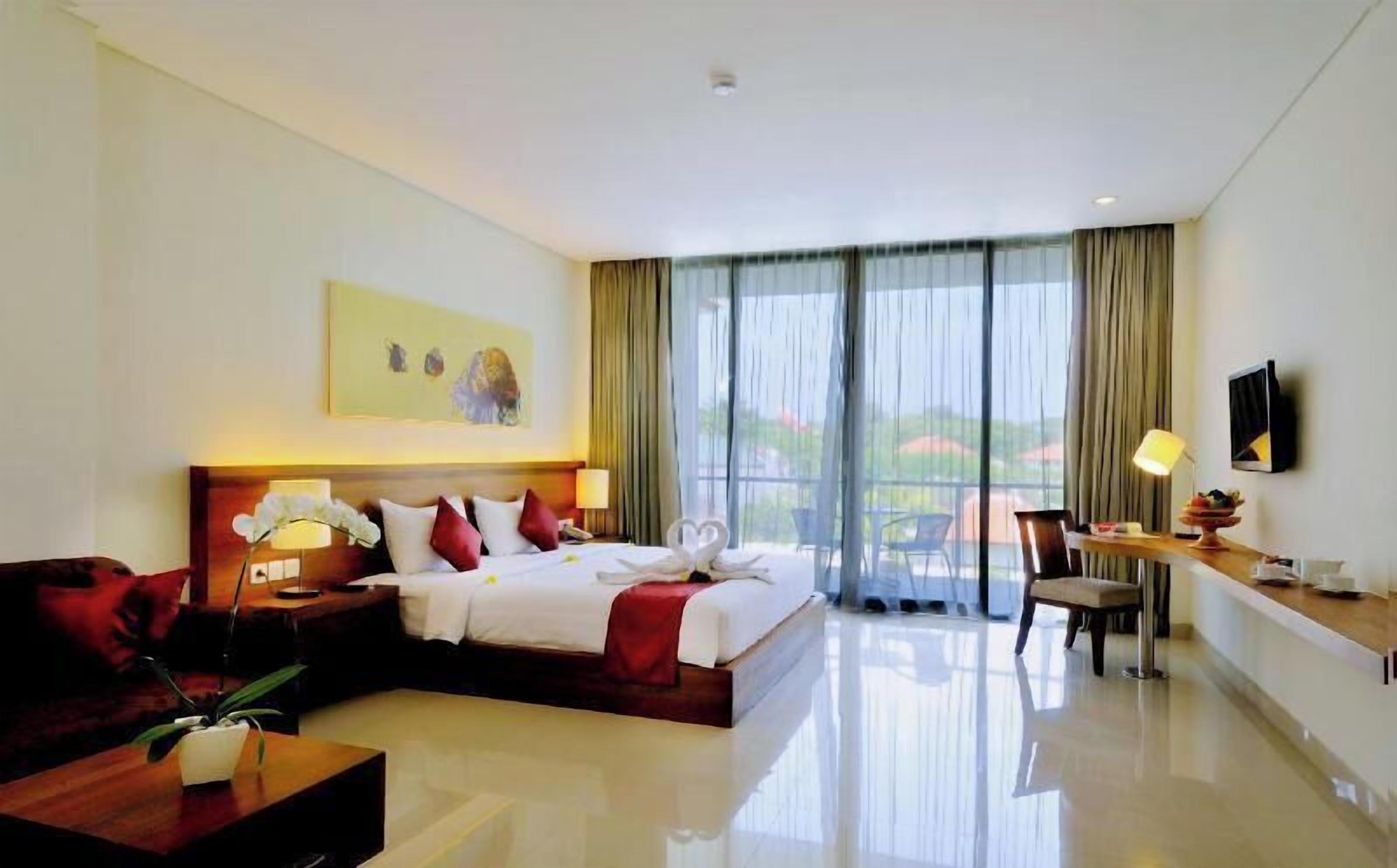 Premium bedding, in-room safe, desk, soundproofing