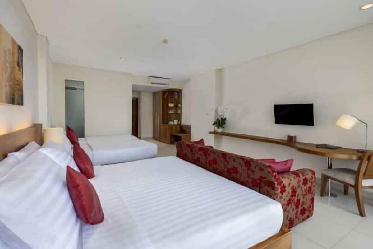 Premium bedding, in-room safe, desk, soundproofing