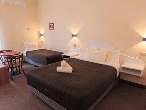 Individually furnished, desk, blackout drapes, soundproofing - St Georges Motor Inn (Thornbury)