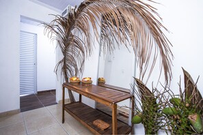 Caja de seguridad en la habitación y decoración personalizada