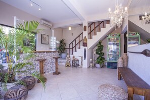 Quầy tiếp tân