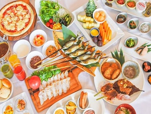 Daily buffet breakfast (JPY 1800 per person)
