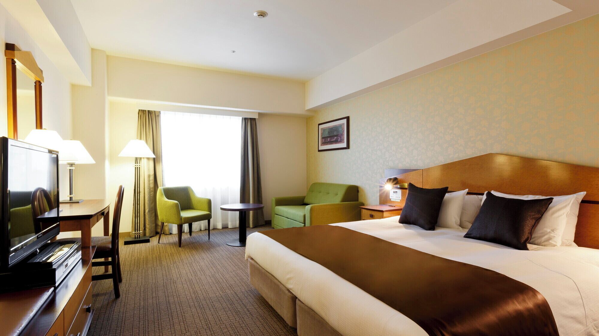 Down comforters, desk, blackout drapes, free WiFi