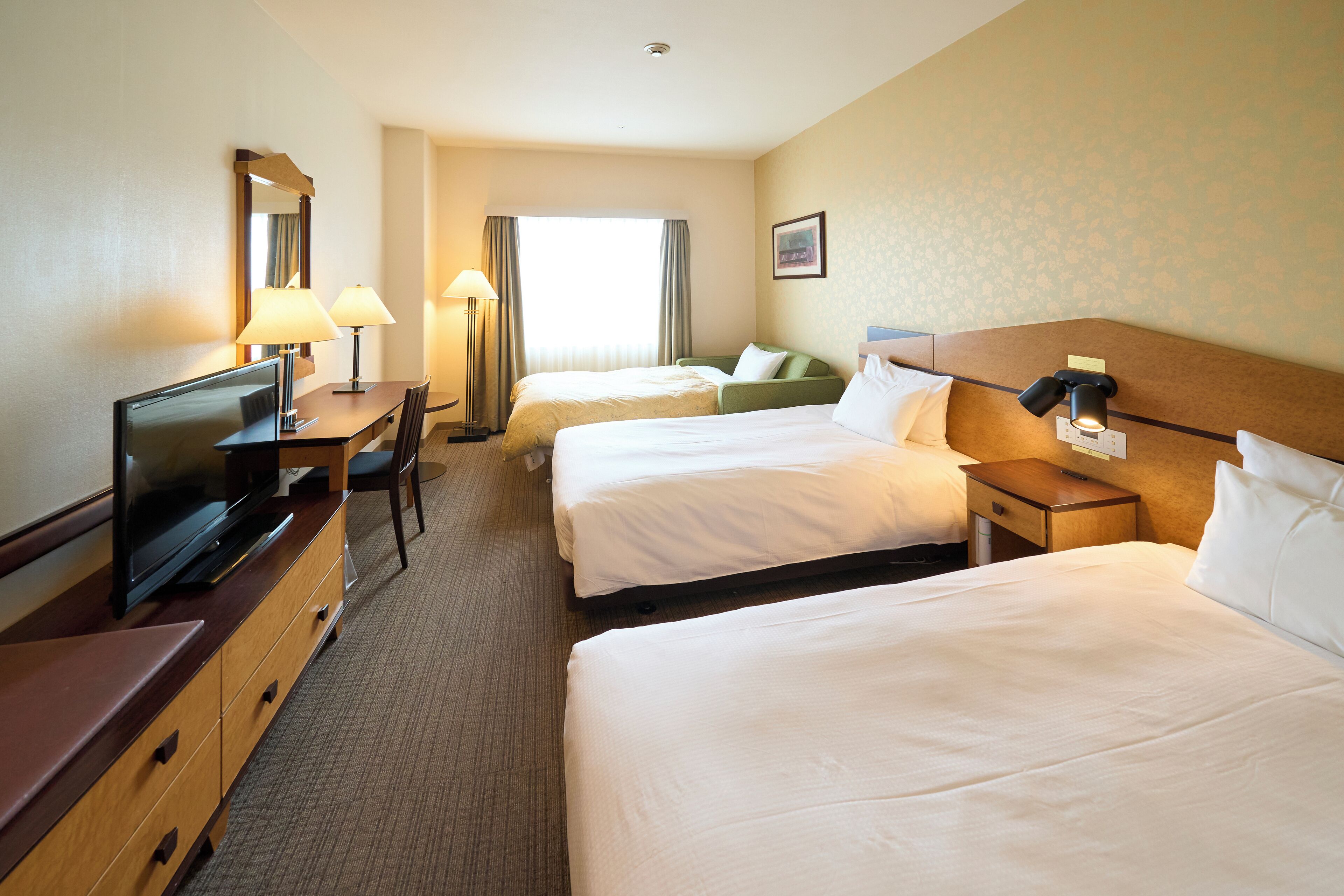 1 bedroom, down duvets, desk, blackout curtains