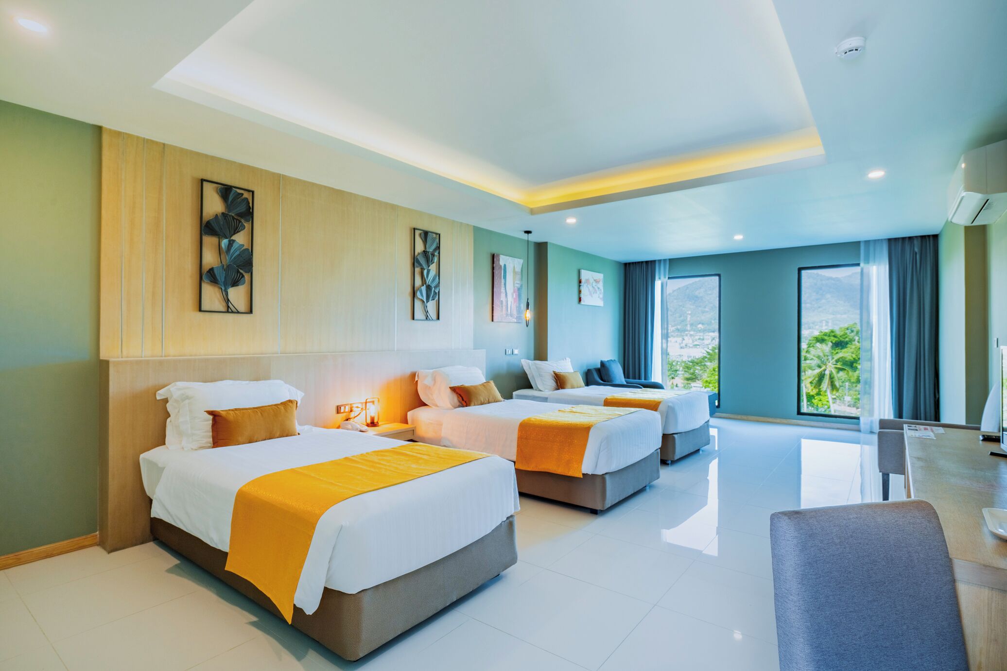 Kolmen hengen grand-huone | Tallelokero huoneessa, pimennysverhot, ilmainen Wi-Fi, vuodevaatteet