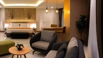 Junior Suite | In-room safe, blackout drapes, free WiFi, bed sheets