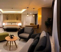 Caja de seguridad en la habitación, cortinas blackout y wifi gratis 